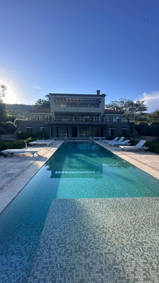 EXCLUSIVA CASA EN ALQUILER AMOBLADA ZONA NORTE