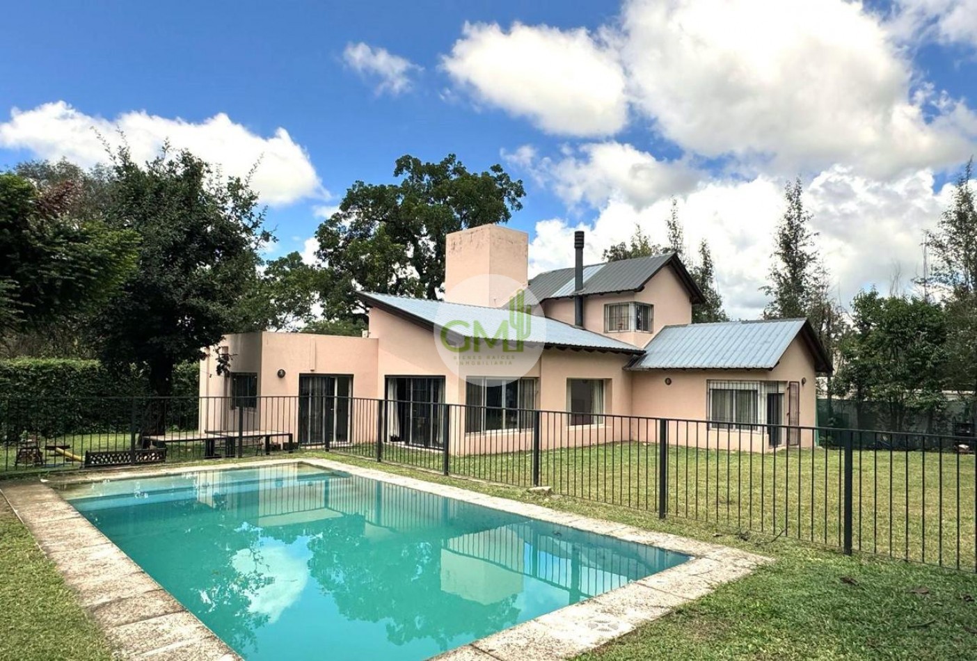 VENTA CASA A METROS DE LA IGLESIA SAN LORENZO