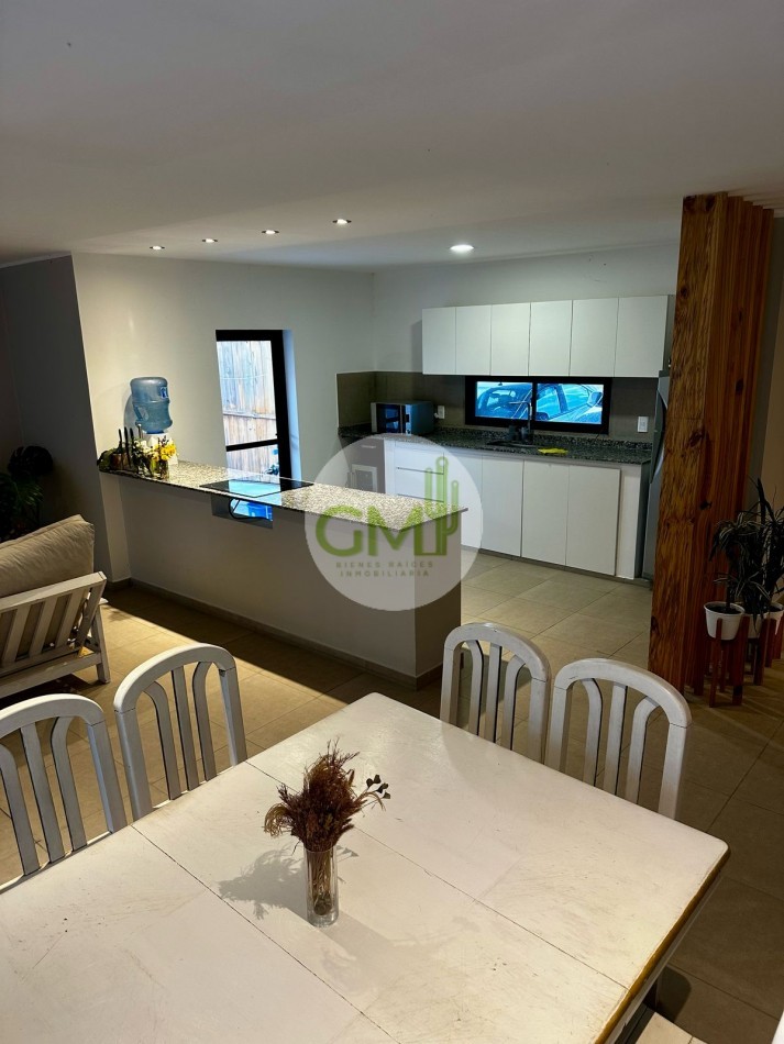OPORTUNIDAD CASA EN LA VERBENA frente aeropuerto