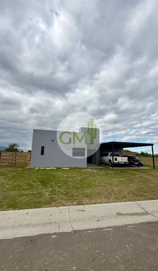 OPORTUNIDAD CASA EN LA VERBENA frente aeropuerto