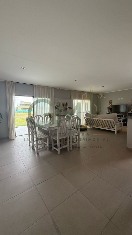 OPORTUNIDAD CASA EN LA VERBENA frente aeropuerto