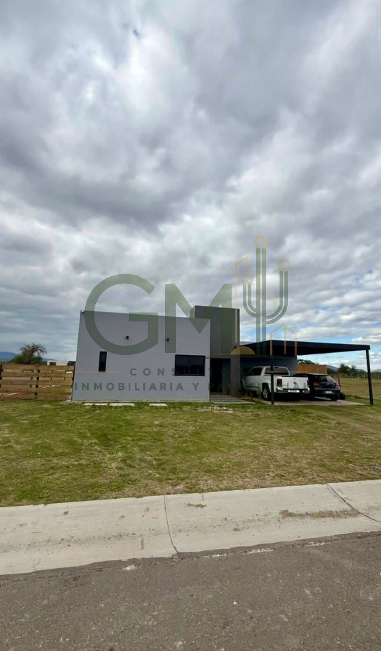 OPORTUNIDAD CASA EN LA VERBENA frente aeropuerto
