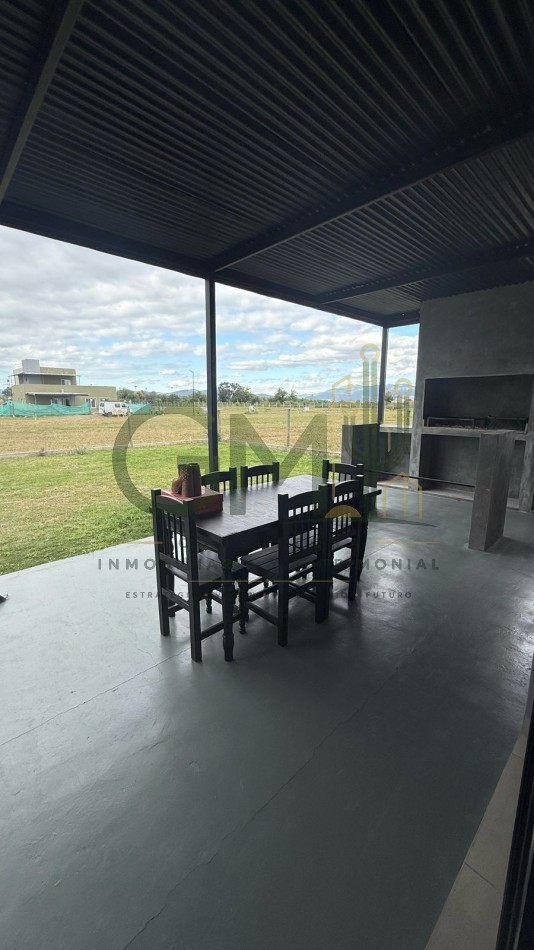OPORTUNIDAD CASA EN LA VERBENA frente aeropuerto
