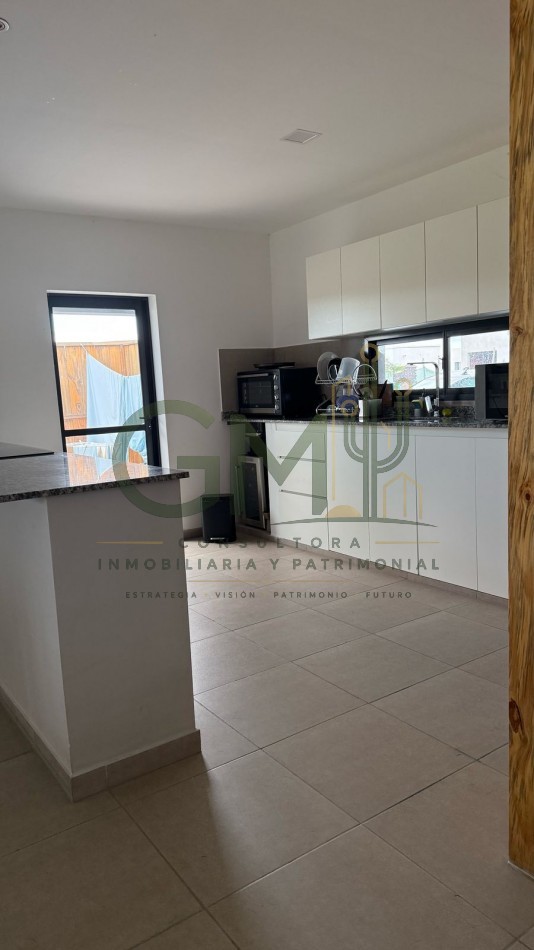 OPORTUNIDAD CASA EN LA VERBENA frente aeropuerto
