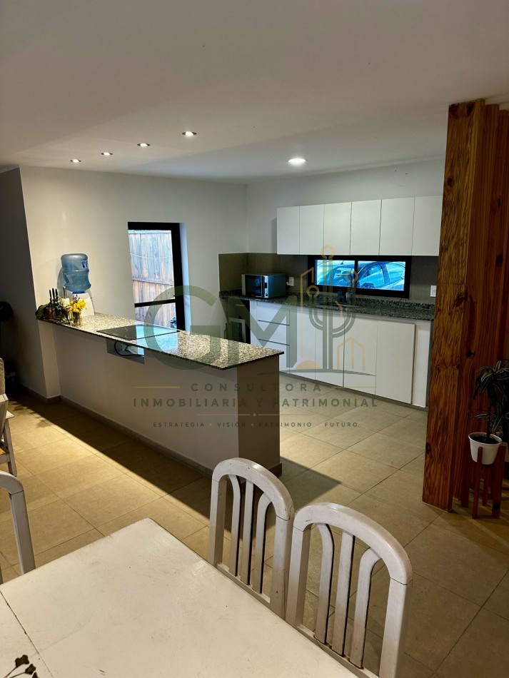 OPORTUNIDAD CASA EN LA VERBENA frente aeropuerto