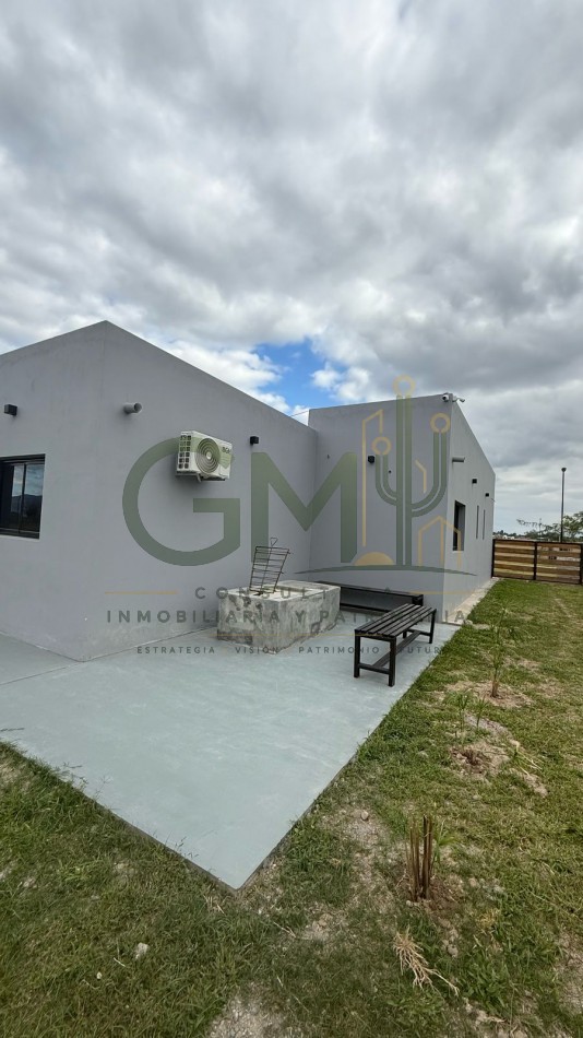 OPORTUNIDAD CASA EN LA VERBENA frente aeropuerto