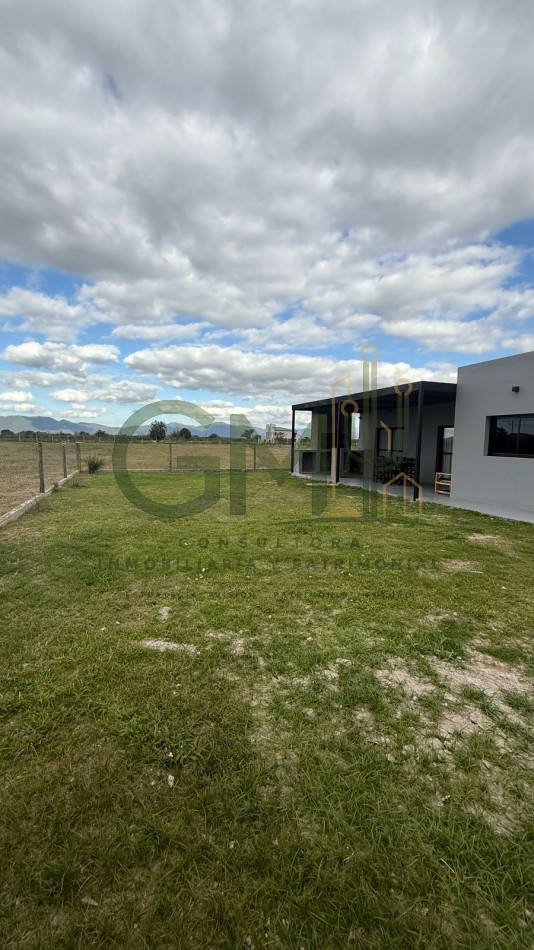 OPORTUNIDAD CASA EN LA VERBENA frente aeropuerto