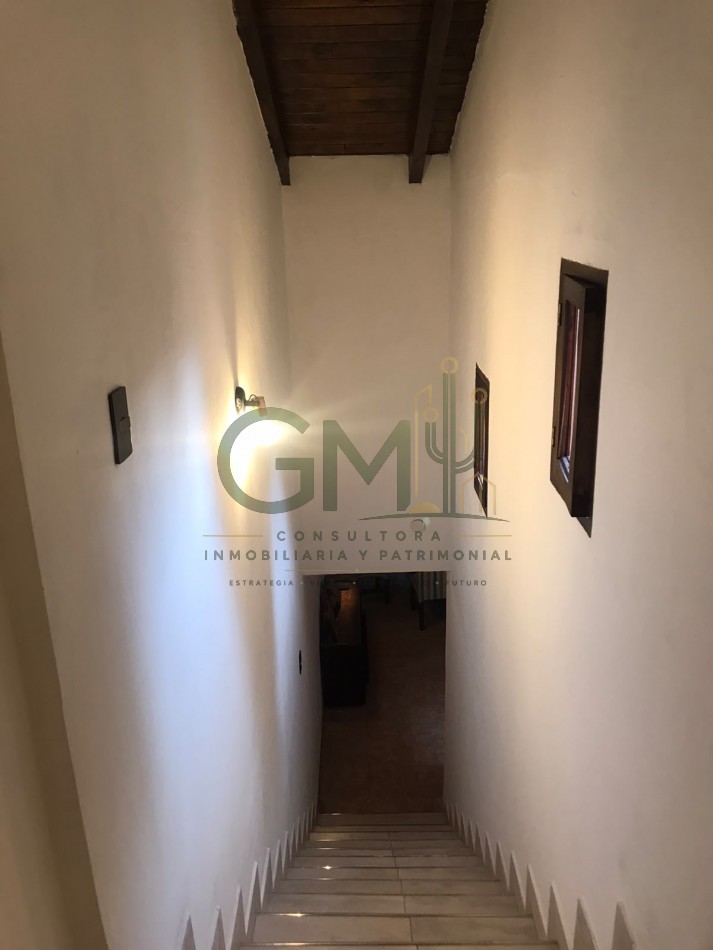 CASA 4 DORMITORIOS CON AMPLIO QUINCHO EN BARRIO EL HUAICO
