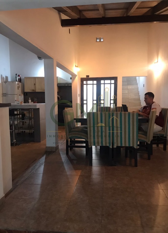 CASA 4 DORMITORIOS CON AMPLIO QUINCHO EN BARRIO EL HUAICO