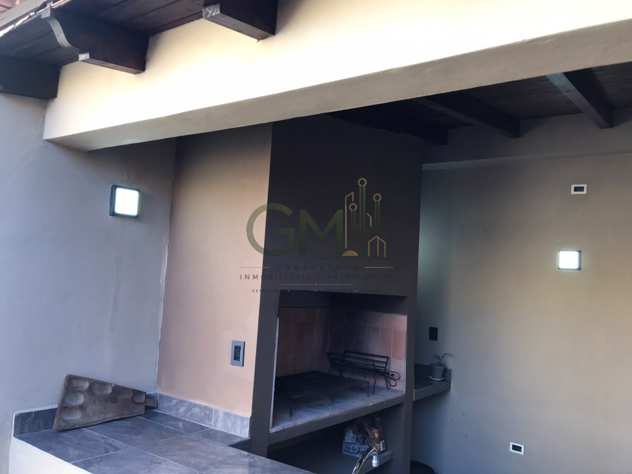 CASA 4 DORMITORIOS CON AMPLIO QUINCHO EN BARRIO EL HUAICO