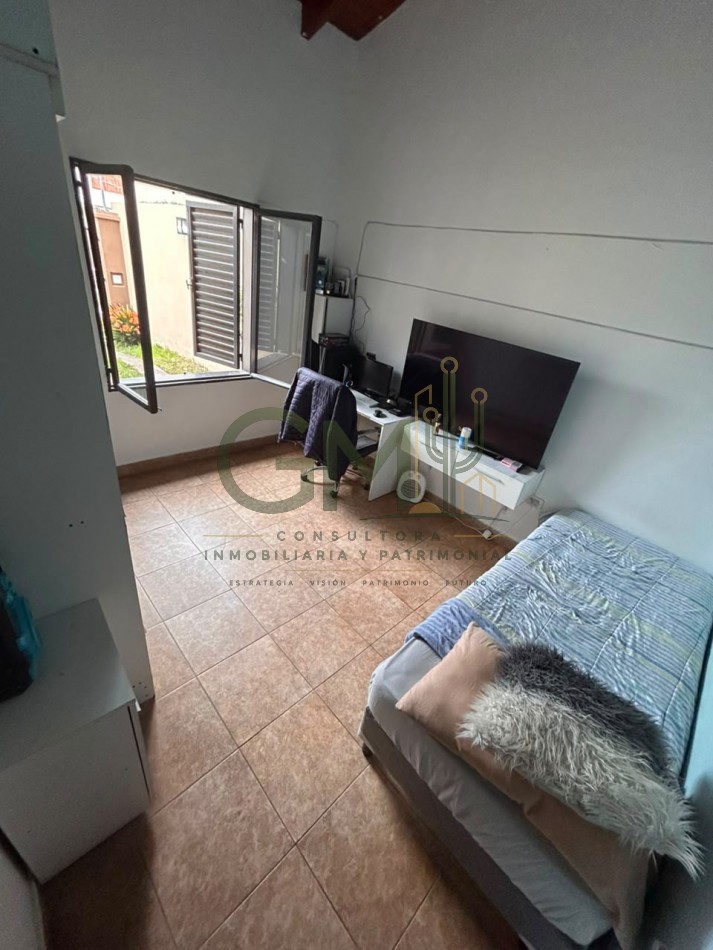 CASA 4 DORMITORIOS CON AMPLIO QUINCHO EN BARRIO EL HUAICO