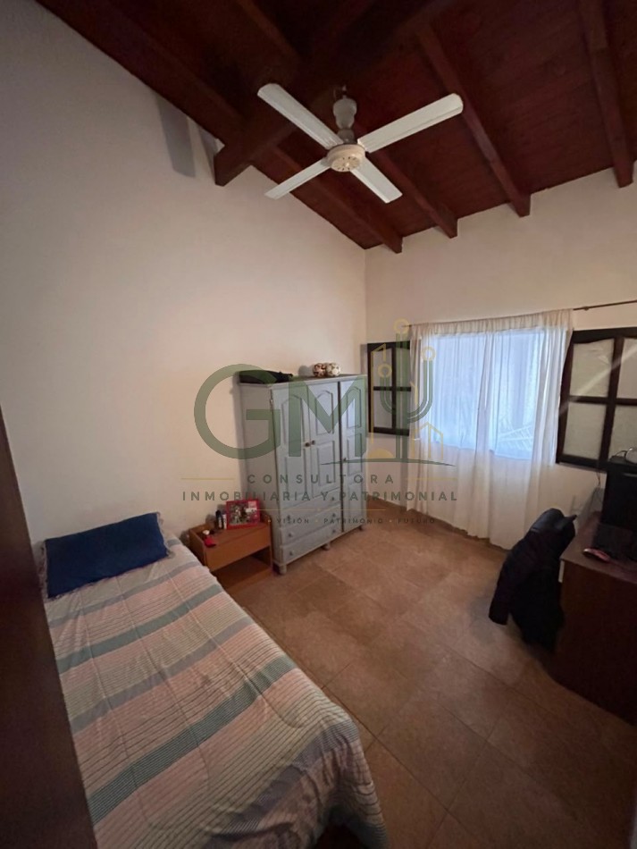 CASA 4 DORMITORIOS CON AMPLIO QUINCHO EN BARRIO EL HUAICO