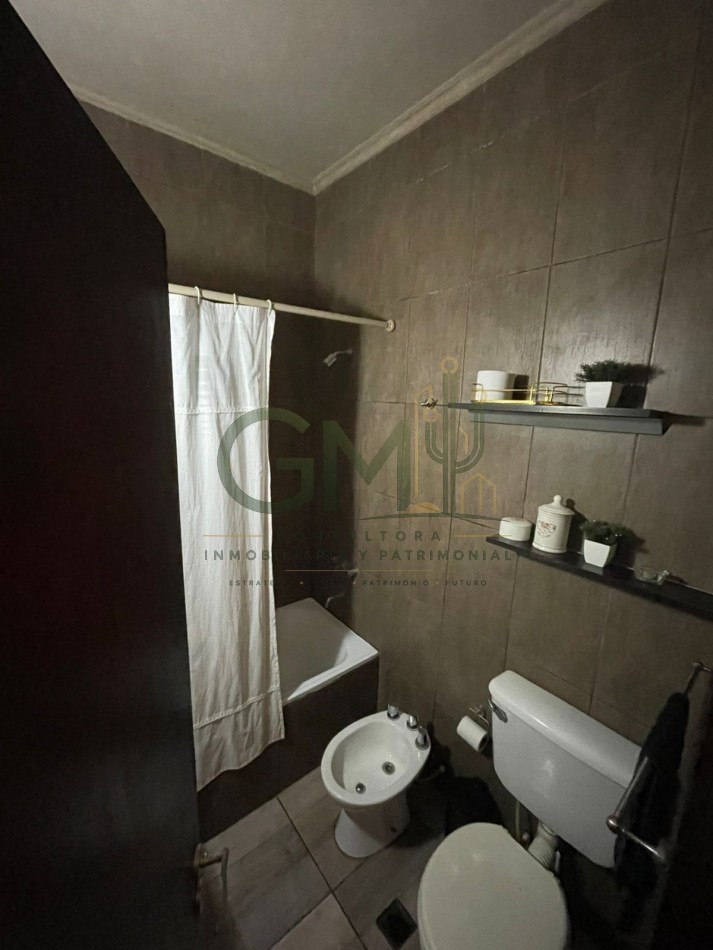 CASA 4 DORMITORIOS CON AMPLIO QUINCHO EN BARRIO EL HUAICO