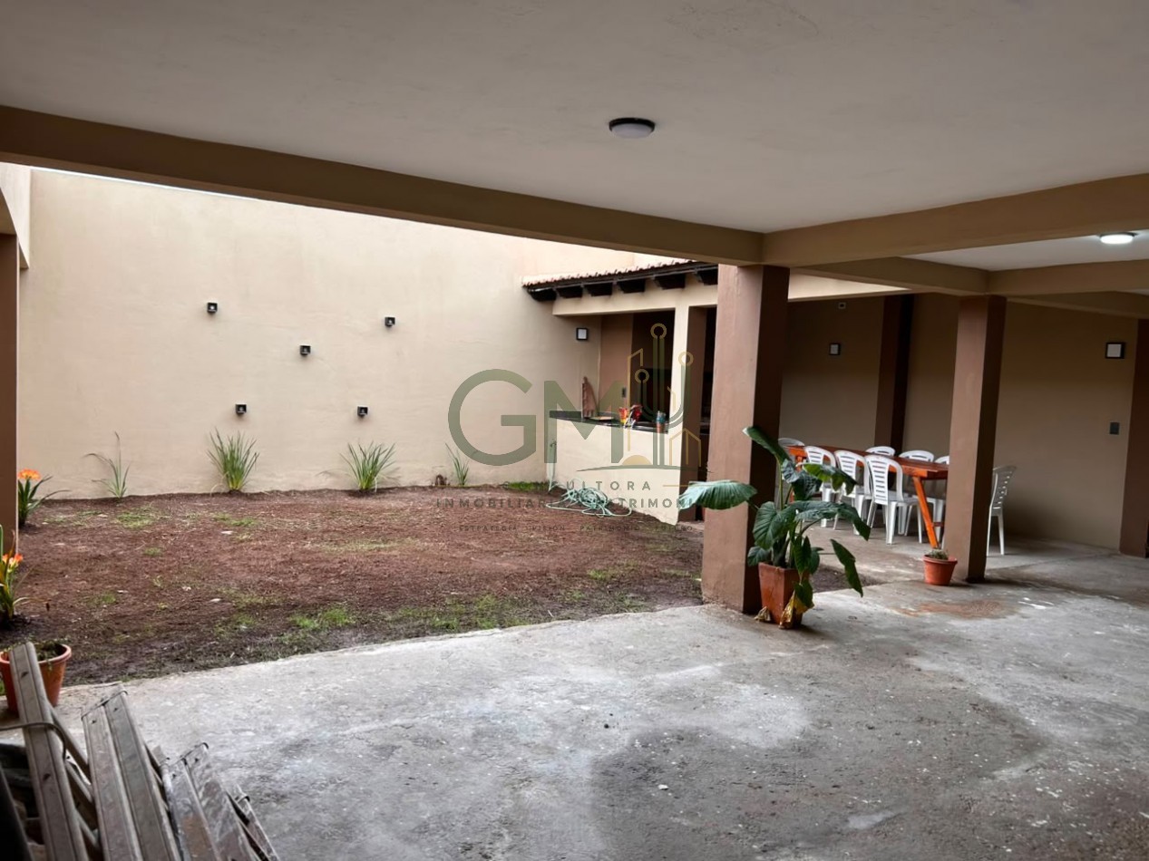 CASA 4 DORMITORIOS CON AMPLIO QUINCHO EN BARRIO EL HUAICO