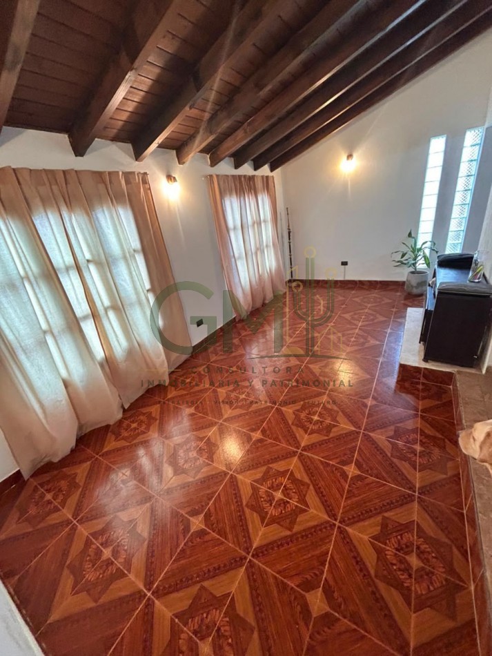 CASA 4 DORMITORIOS CON AMPLIO QUINCHO EN BARRIO EL HUAICO