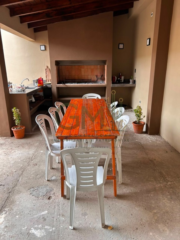 CASA 4 DORMITORIOS CON AMPLIO QUINCHO EN BARRIO EL HUAICO
