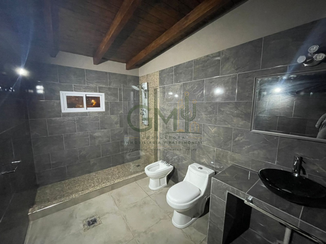 CASA 4 DORMITORIOS CON AMPLIO QUINCHO EN BARRIO EL HUAICO