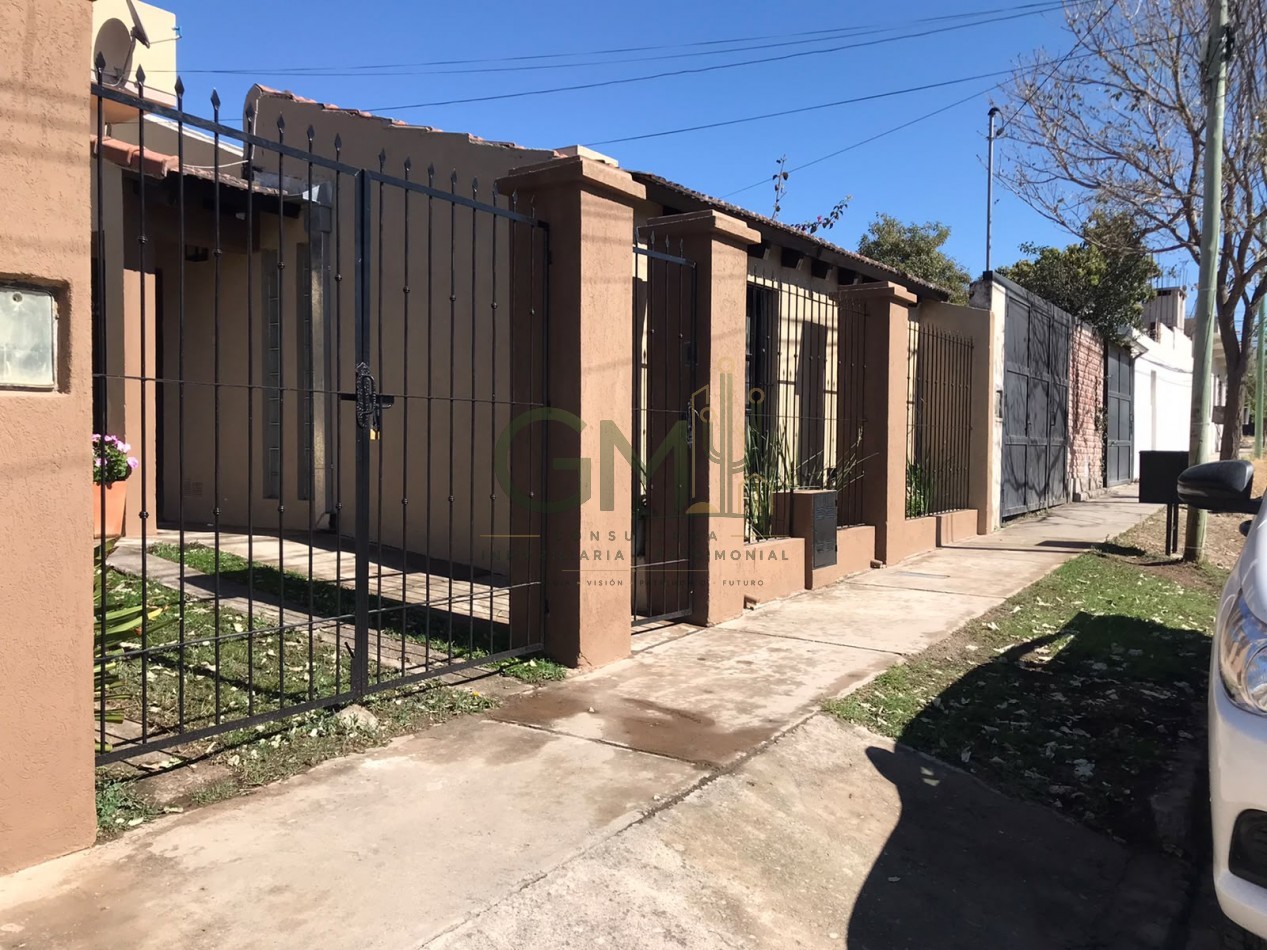 CASA 4 DORMITORIOS CON AMPLIO QUINCHO EN BARRIO EL HUAICO
