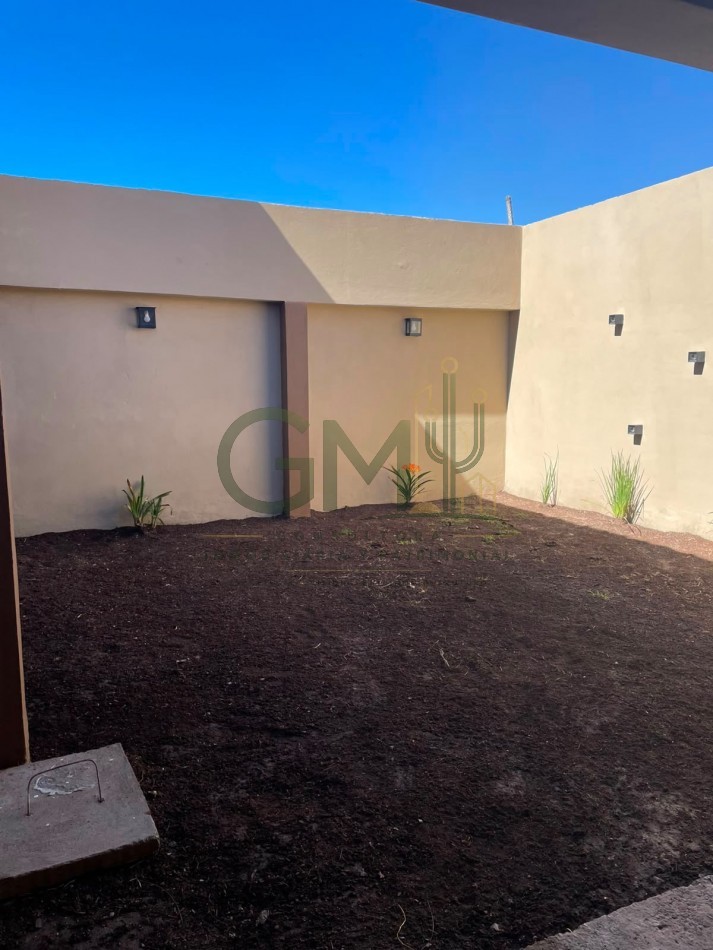 CASA 4 DORMITORIOS CON AMPLIO QUINCHO EN BARRIO EL HUAICO