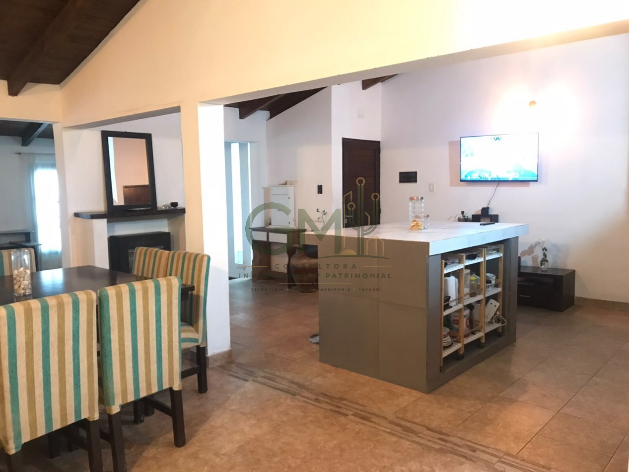 CASA 4 DORMITORIOS CON AMPLIO QUINCHO EN BARRIO EL HUAICO