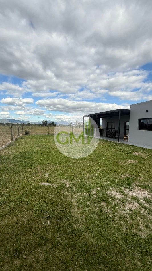 OPORTUNIDAD CASA EN LA VERBENA frente aeropuerto