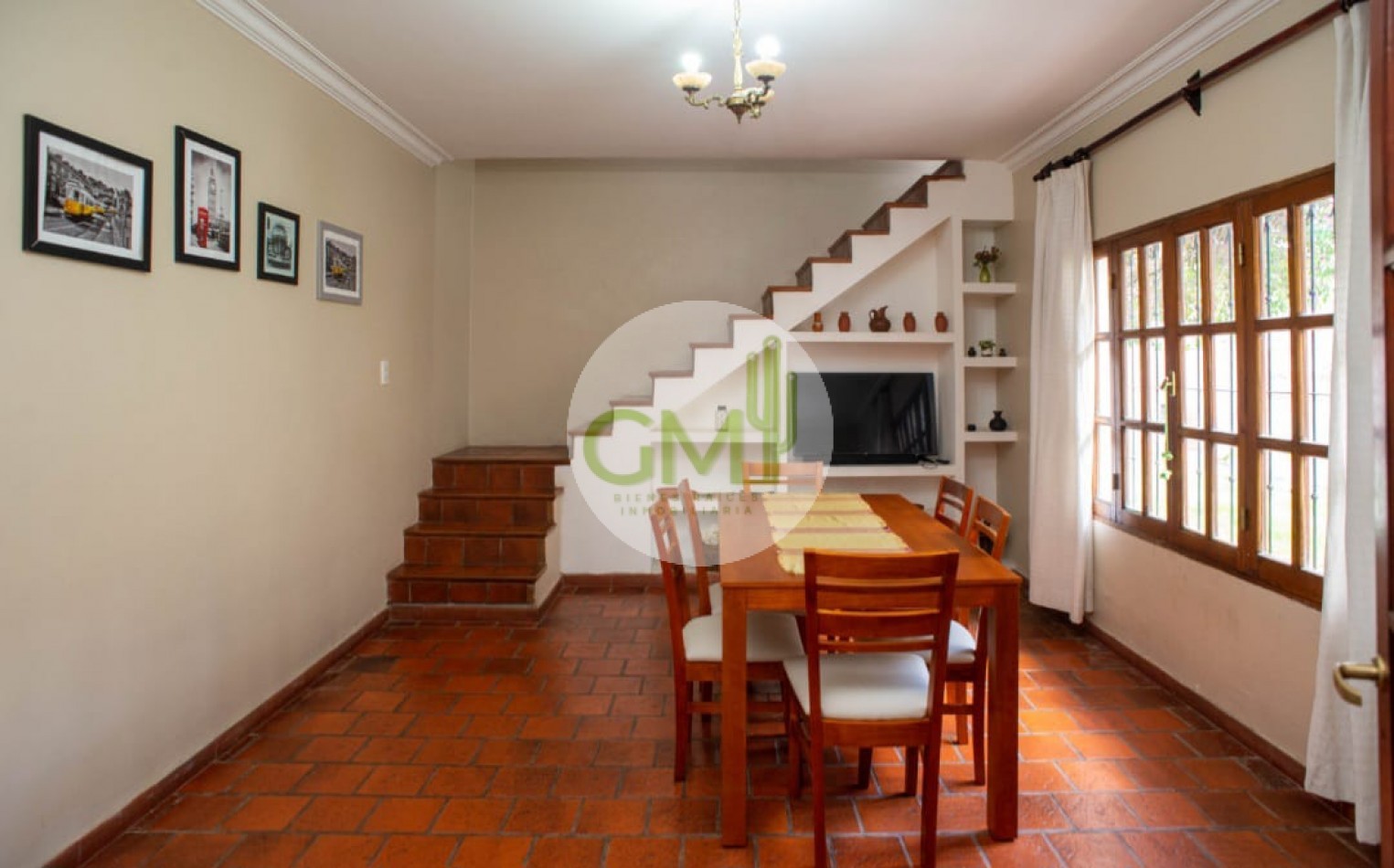 VENTA OPORTUNIDAD CASA TRES PLANTAS 