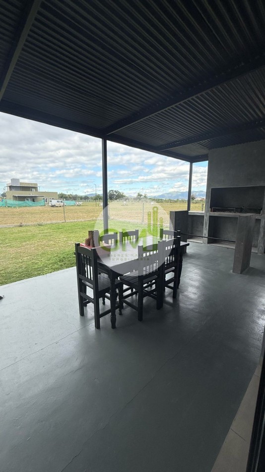 OPORTUNIDAD CASA EN LA VERBENA frente aeropuerto