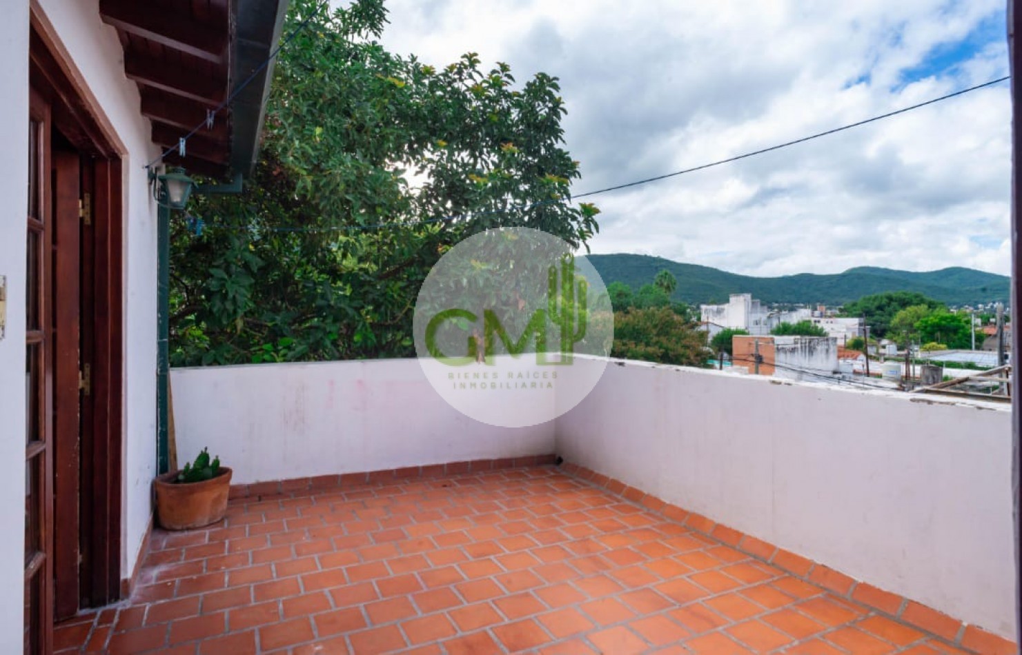 VENTA OPORTUNIDAD CASA TRES PLANTAS 