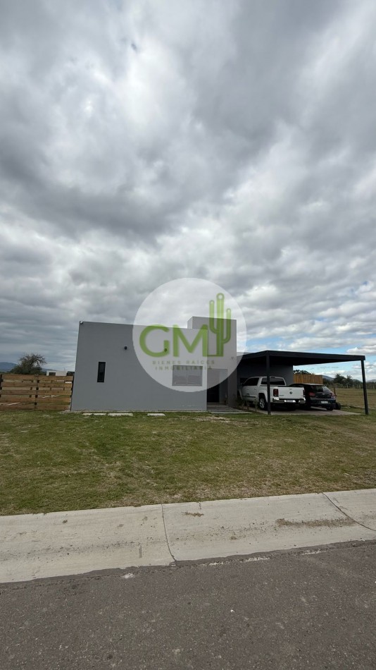 OPORTUNIDAD CASA EN LA VERBENA frente aeropuerto