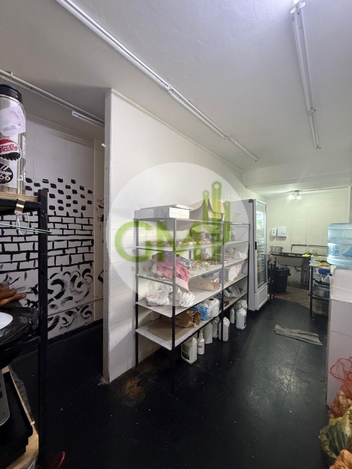 LOCAL COMERCIAL APTO GASTRONOMIA U OTROS RUBROS EN PPAL AVENIDA DE TRES CERRITOS