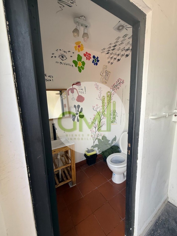 LOCAL COMERCIAL APTO GASTRONOMIA U OTROS RUBROS EN PPAL AVENIDA DE TRES CERRITOS