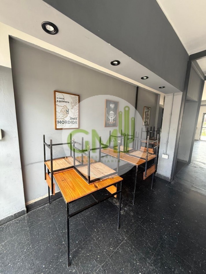 LOCAL COMERCIAL APTO GASTRONOMIA U OTROS RUBROS EN PPAL AVENIDA DE TRES CERRITOS