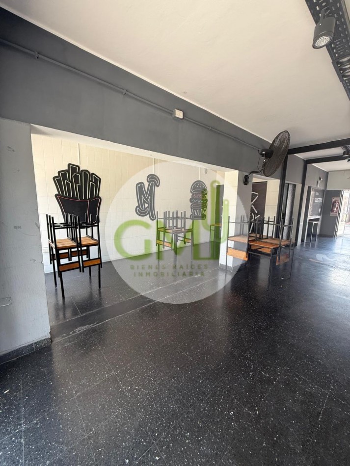 LOCAL COMERCIAL APTO GASTRONOMIA U OTROS RUBROS EN PPAL AVENIDA DE TRES CERRITOS