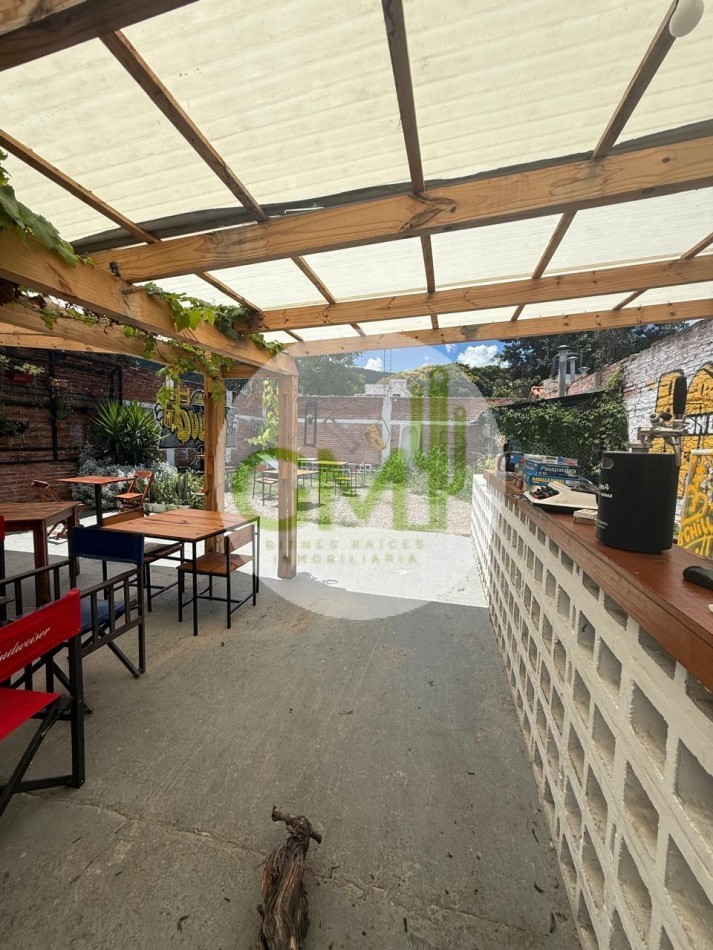 LOCAL COMERCIAL APTO GASTRONOMIA U OTROS RUBROS EN PPAL AVENIDA DE TRES CERRITOS