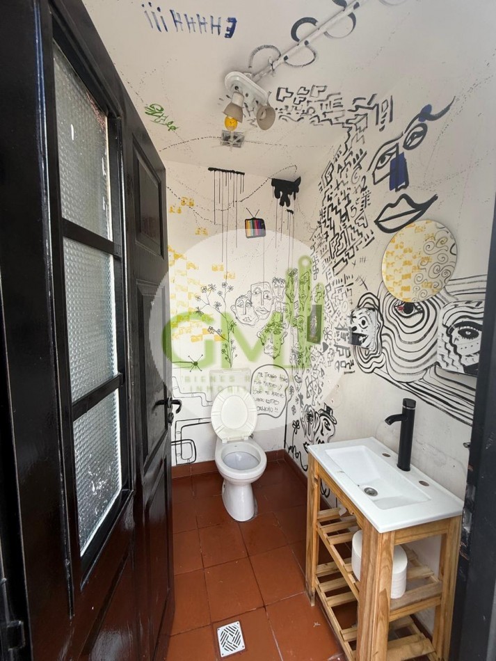 LOCAL COMERCIAL APTO GASTRONOMIA U OTROS RUBROS EN PPAL AVENIDA DE TRES CERRITOS