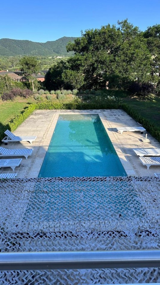 EXCLUSIVA CASA AMOBLADA ZONA NORTE BARRIO CERRADO