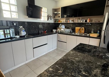 ESPECTACULAR PROPIEDAD SOBRE AUTOPISTA OESTE SAN LORENZO CHICO