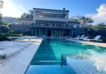 EXCLUSIVA CASA EN ALQUILER AMOBLADA ZONA NORTE BARRIO CERRADO