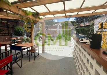 LOCAL COMERCIAL APTO GASTRONOMIA U OTROS RUBROS EN PPAL AVENIDA DE TRES CERRITOS